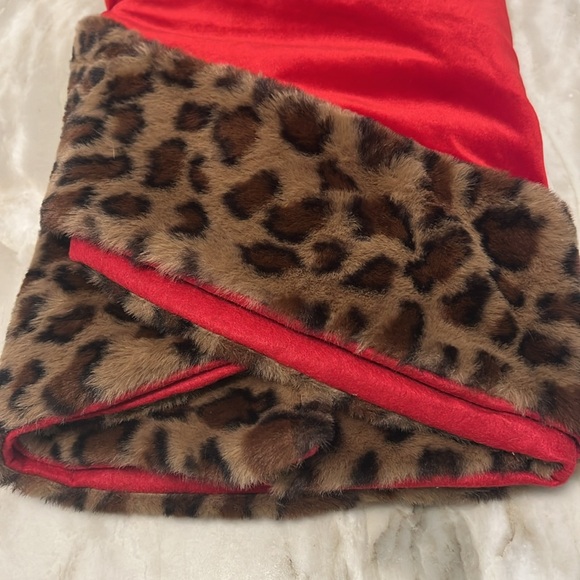 Tree Skirt: Animal Print and Red Velvet Christmas Tree Skirt. New - Picture 2 of 7